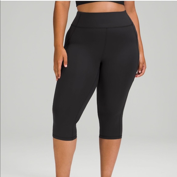 Size 6 lulu crop in MINT condition NO PILLING - Picture 4 of 5